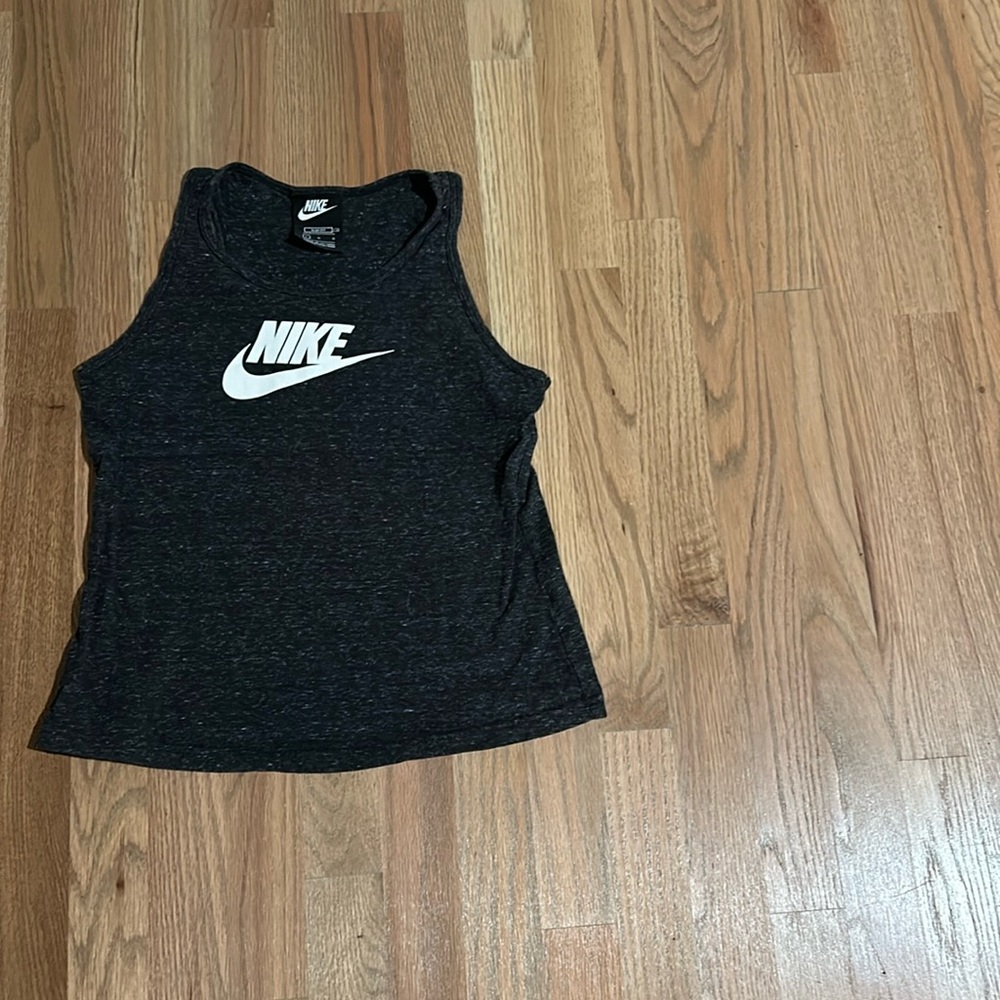 Nike tank top size xs